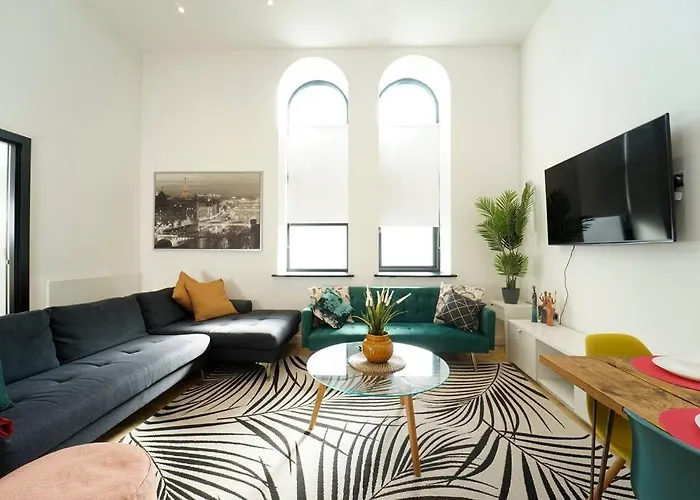 Spacious 2 Bedroom Centre