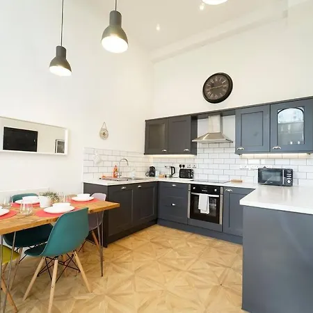 Spacious 2 Bedroom Centre * Leeds (West Yorkshire)