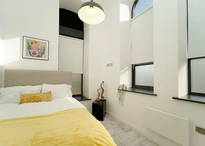 Spacious 2 Bedroom Centre